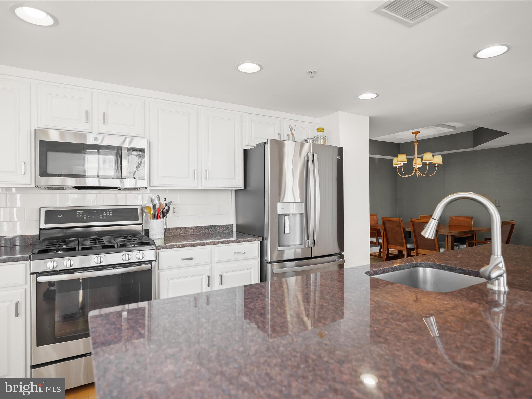 CLARENDON - Residential Lease