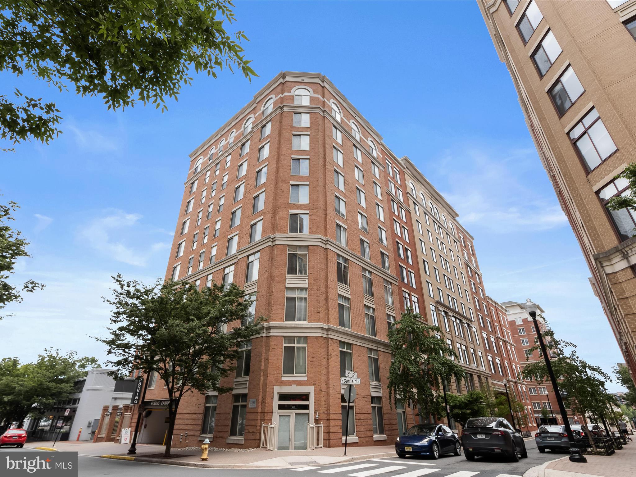 1205 N GARFIELD STREET 804