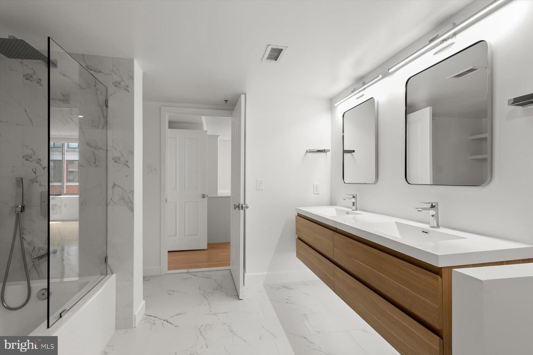 CLARENDON - Residential Lease