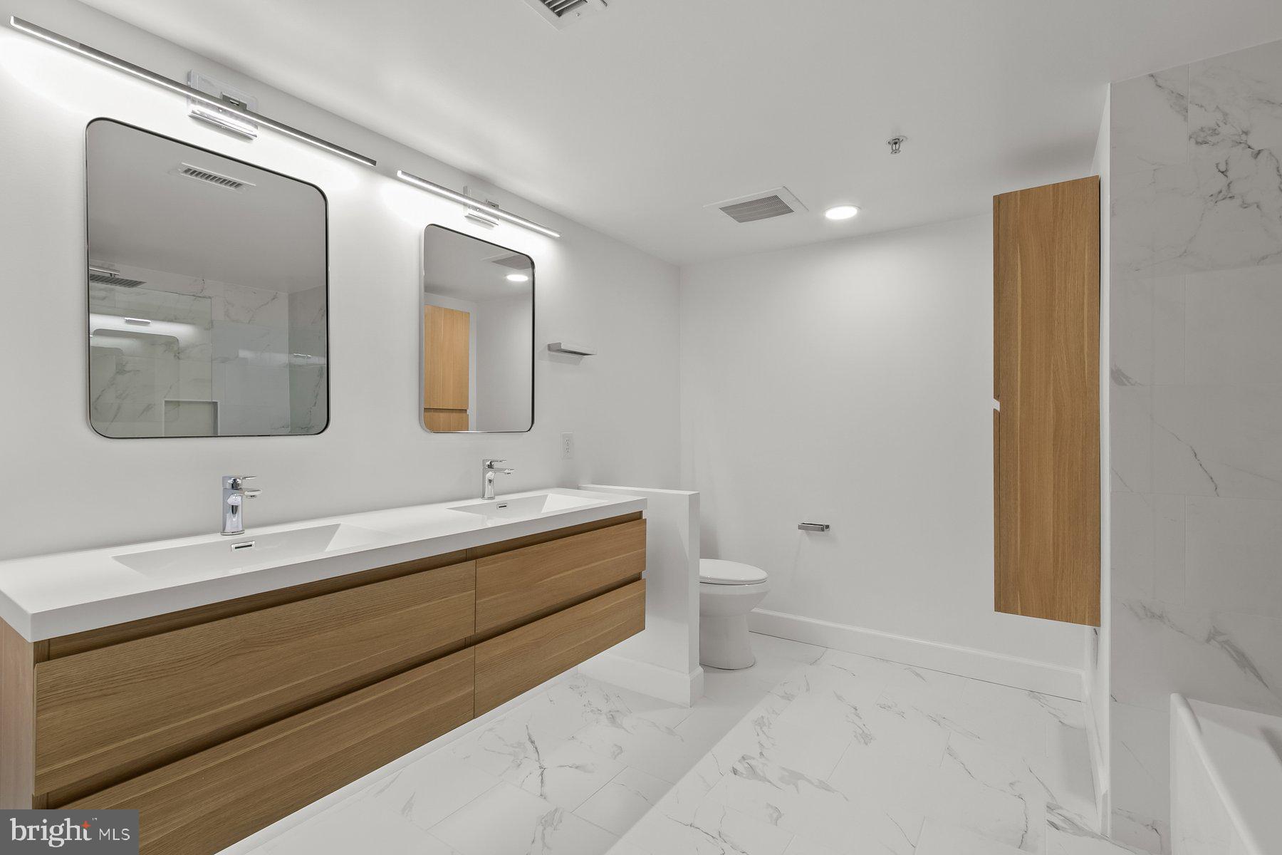 CLARENDON - Residential Lease