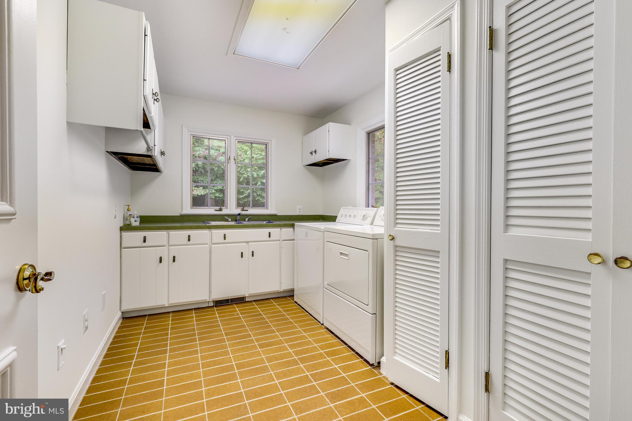 MEADOW BROOK - Residential