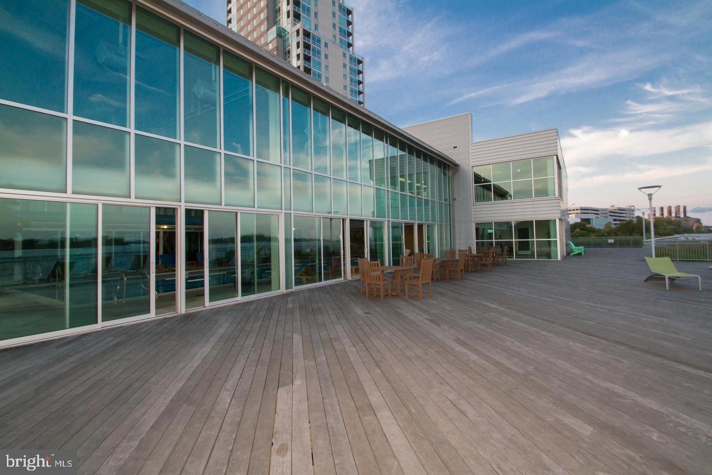 WATERFRONT SQUARE - Residential
