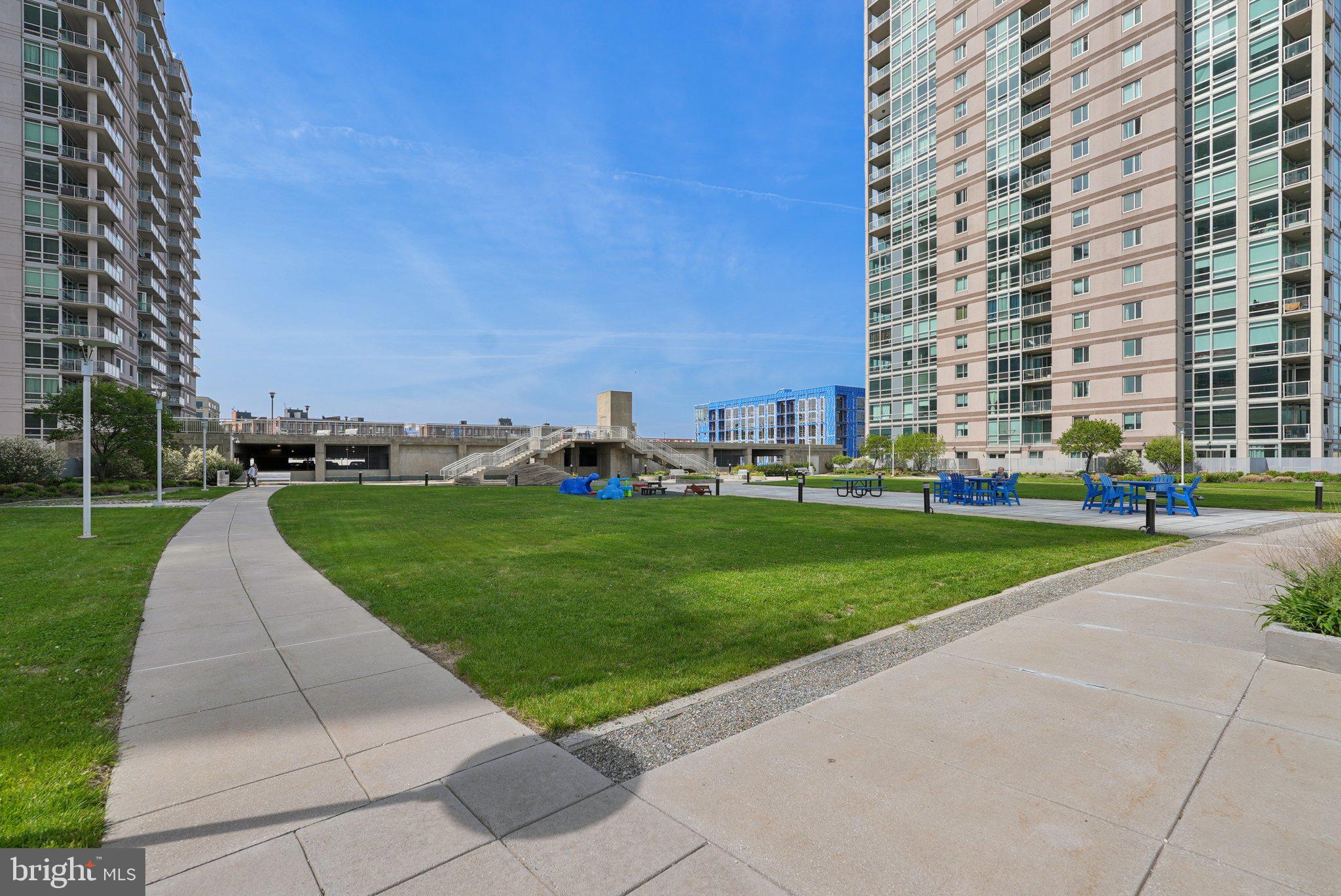 WATERFRONT SQUARE - Residential