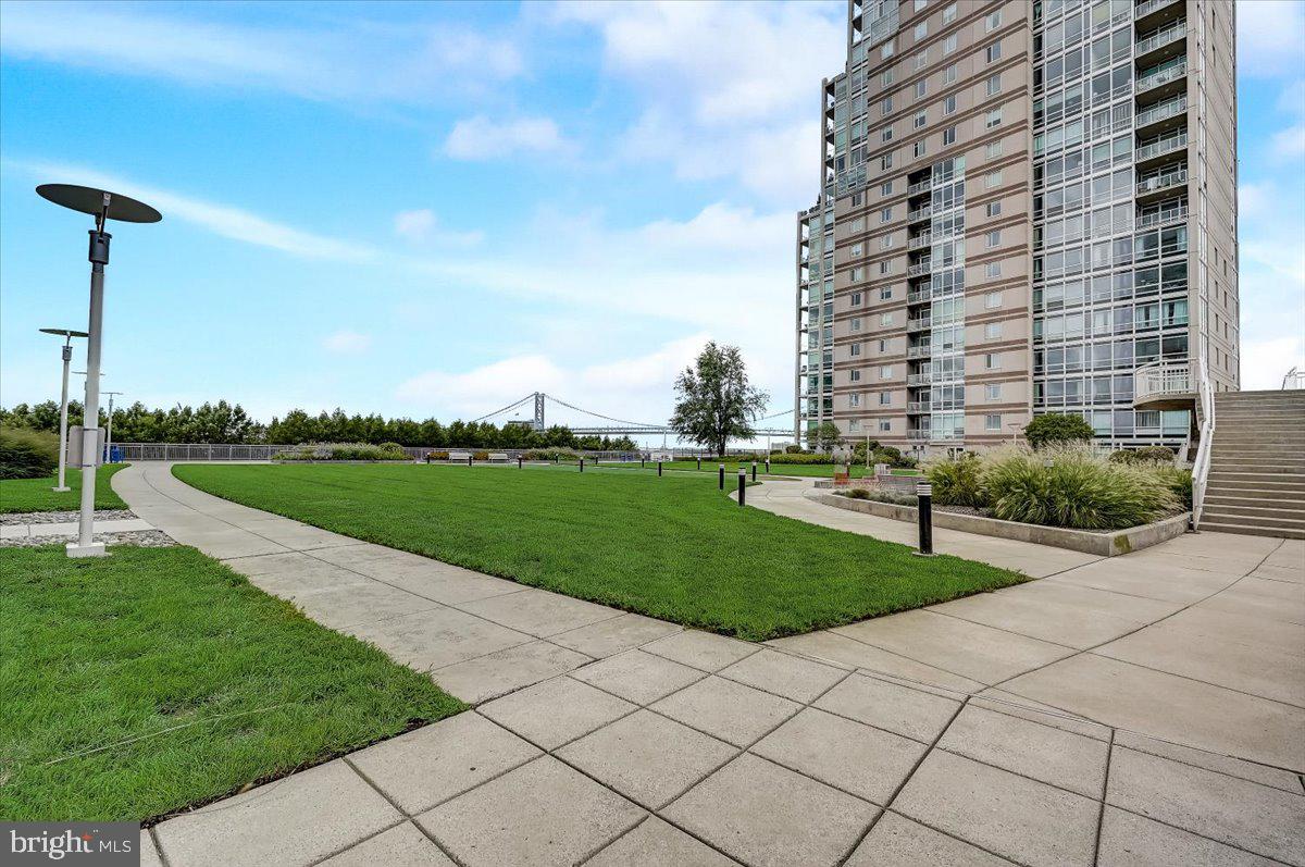 WATERFRONT SQUARE - Residential