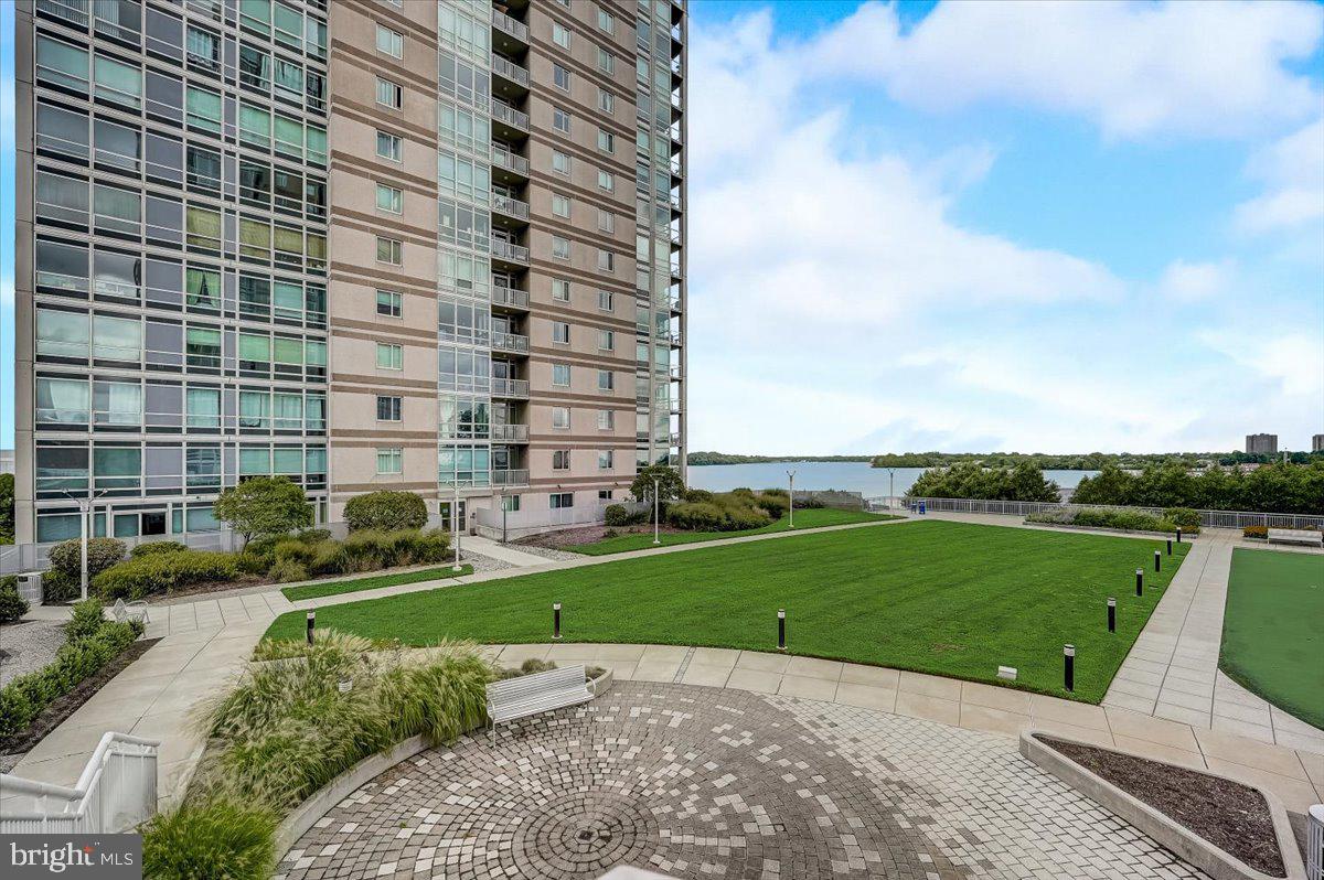 WATERFRONT SQUARE - Residential