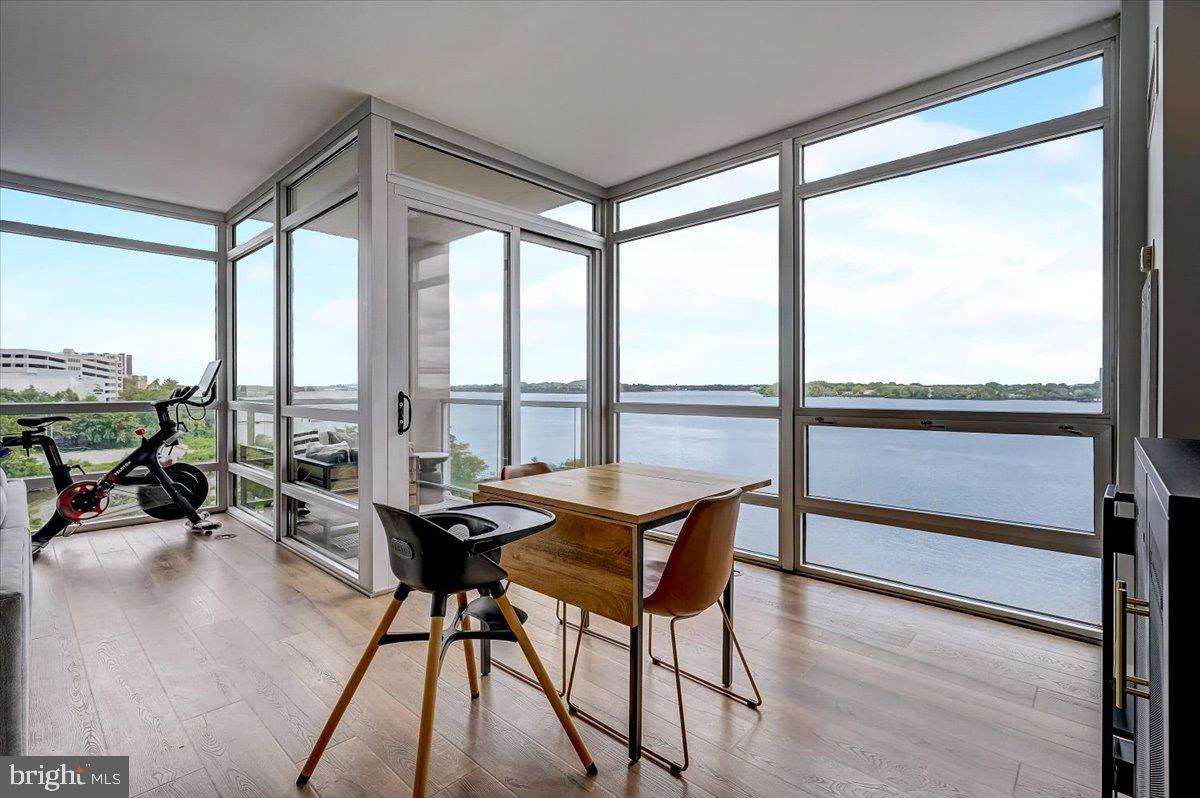 WATERFRONT SQUARE - Residential