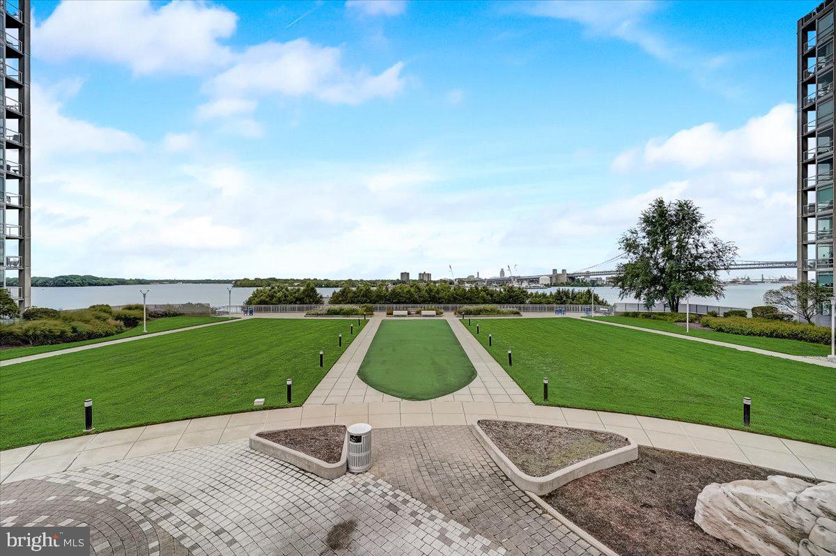 WATERFRONT SQUARE - Residential