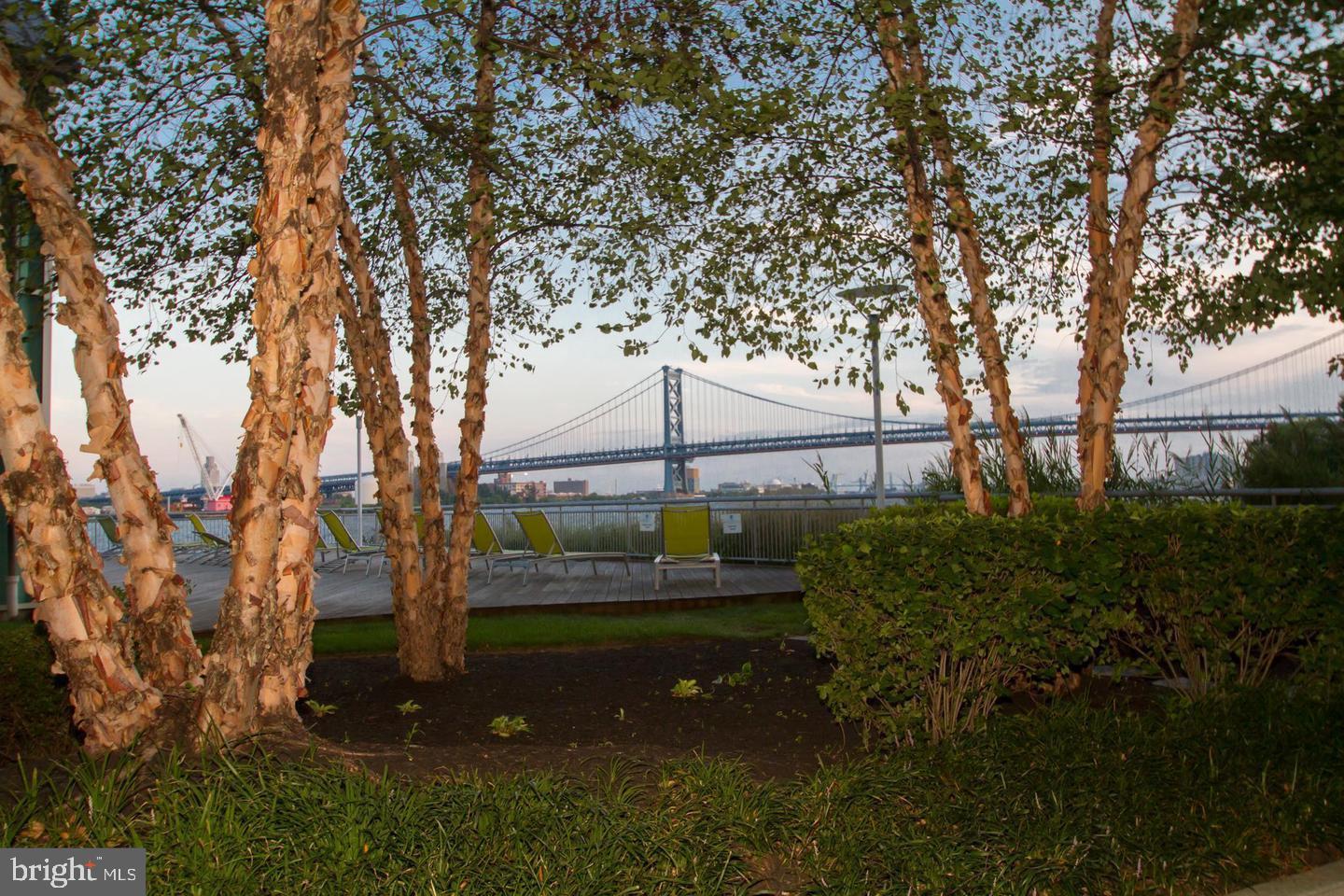 WATERFRONT SQUARE - Residential