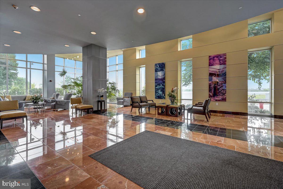 WATERFRONT SQUARE - Residential