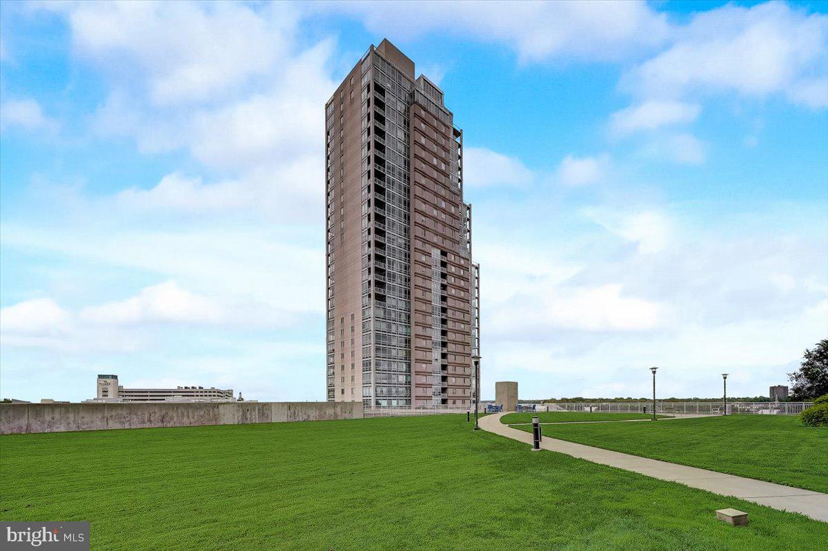 WATERFRONT SQUARE - Residential