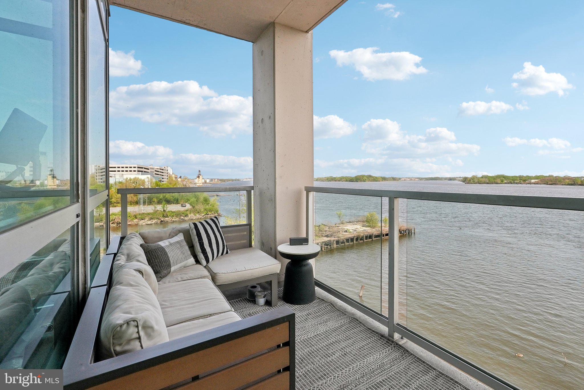 WATERFRONT SQUARE - Residential