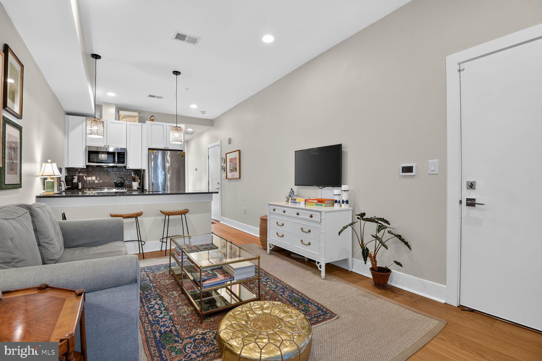 11 15TH STREET NE 8