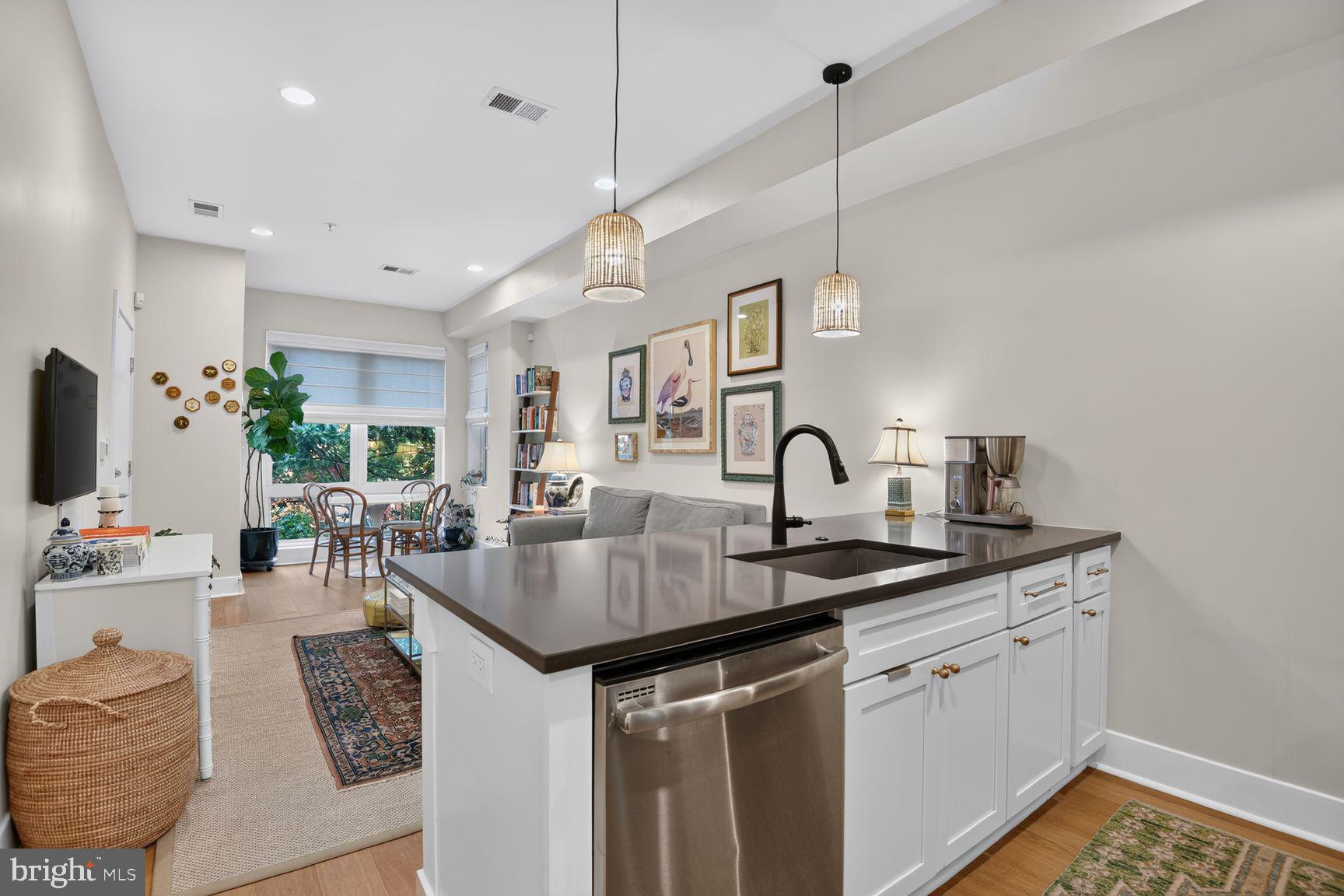 11 15TH STREET NE 8