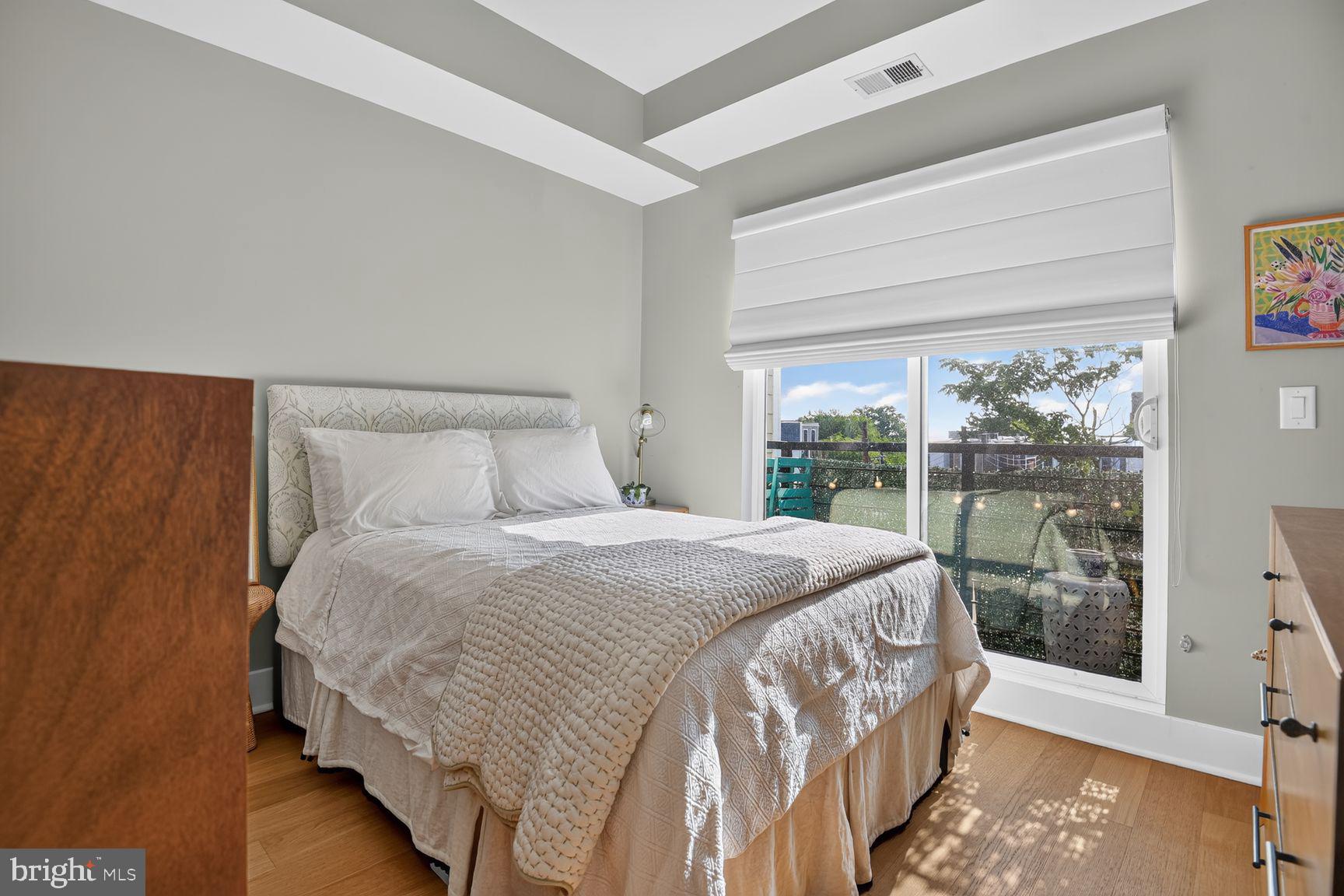 11 15TH STREET NE 8