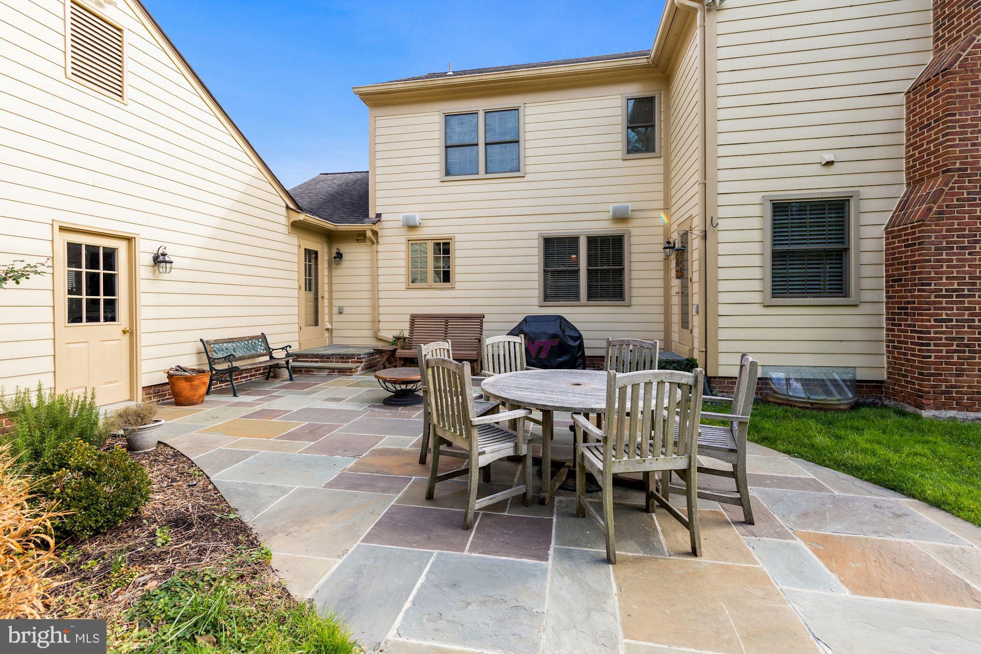 RIVER FALLS - Residential