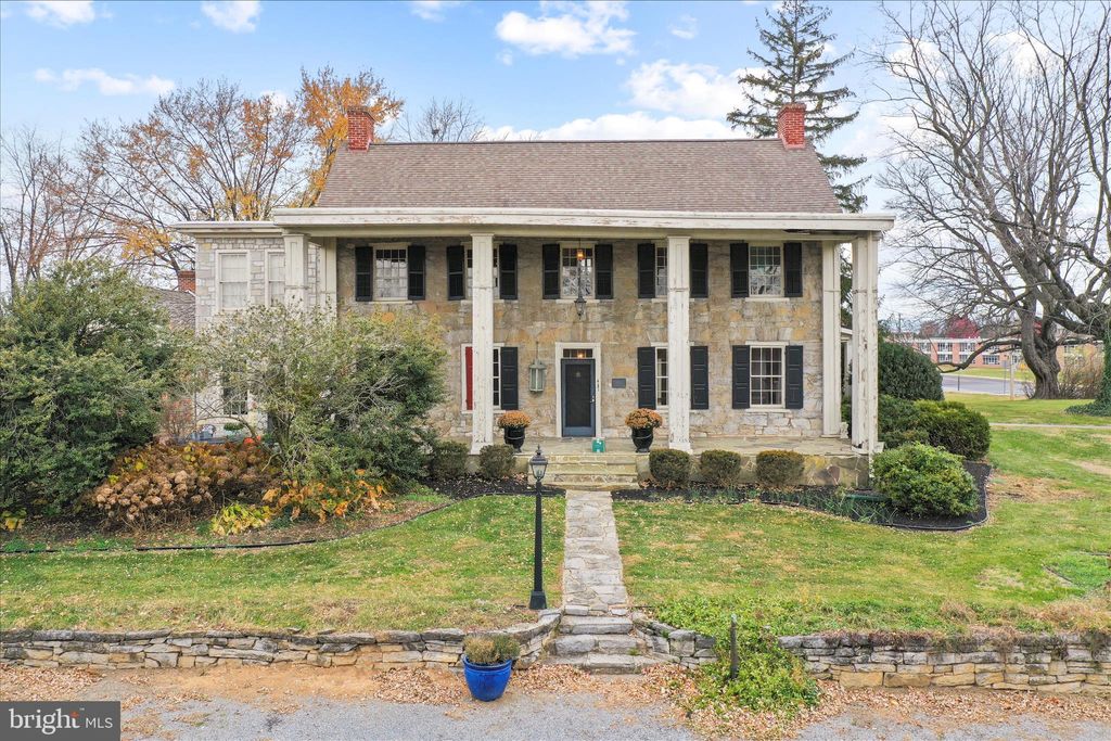 Photo of 431 Leitersburg Street, GREENCASTLE, PA 17225 (MLS # PAFL2030554)