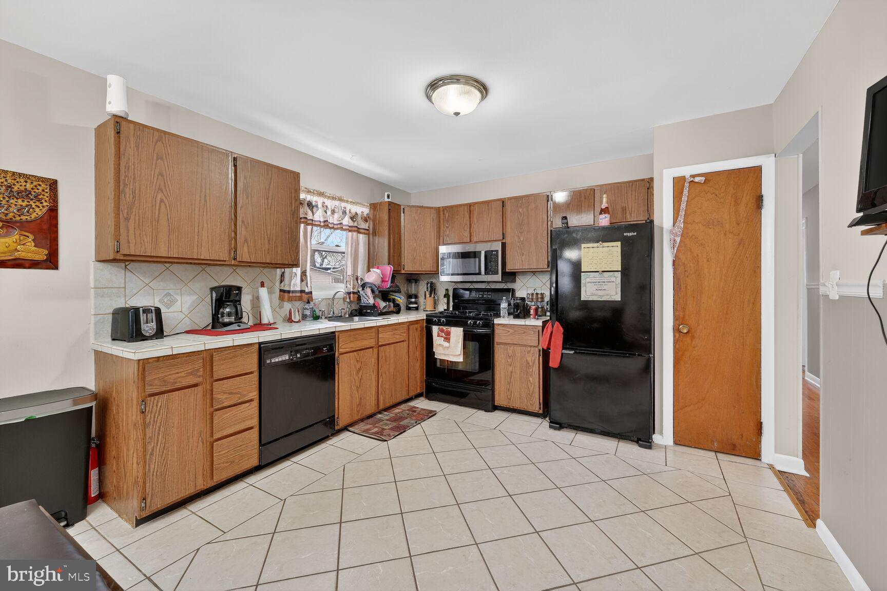 BROOKE MANOR - Residential Lease