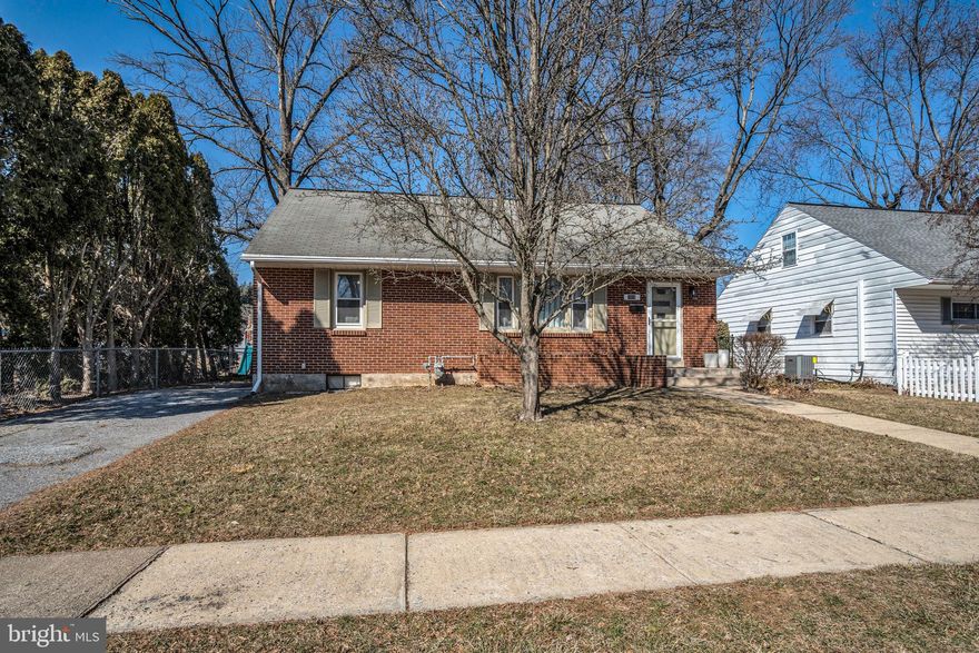 Beautiful 1.5 story Brick Ranch in great location that has been well maintained.  3 Bedrooms, Family Room, Kitchen with Formal Dining Room (third bedroom is in the attic). A great location, close to all the amenities and restaurants.