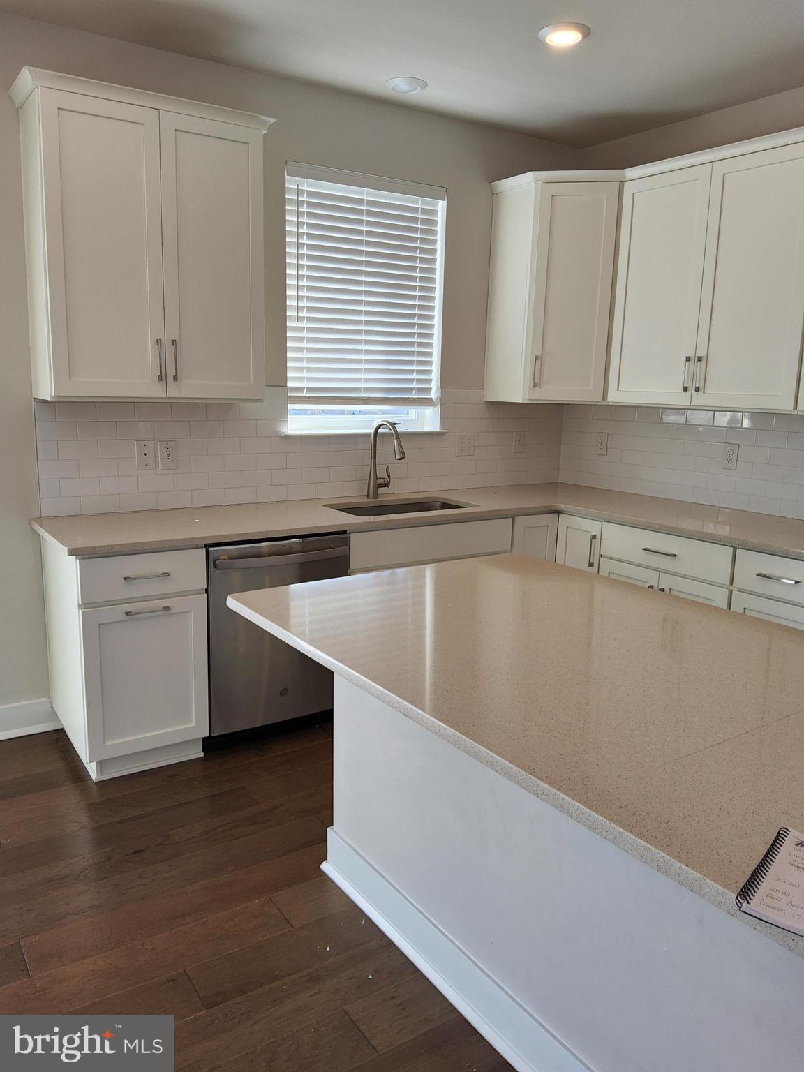 LANTERN RIDGE - Residential Lease