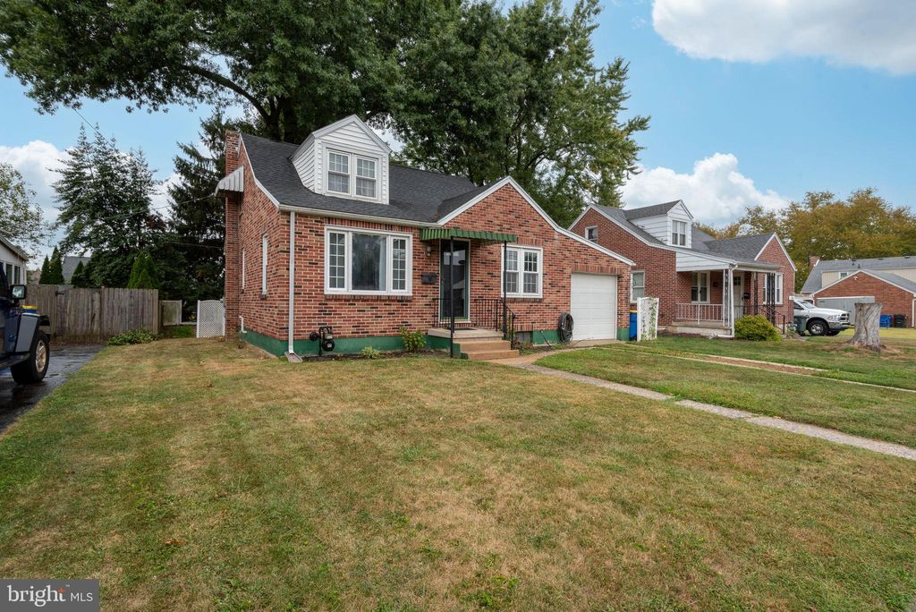 Photo of 142 S Vernon Street, YORK, PA 17402 (MLS # PAYK2089674)