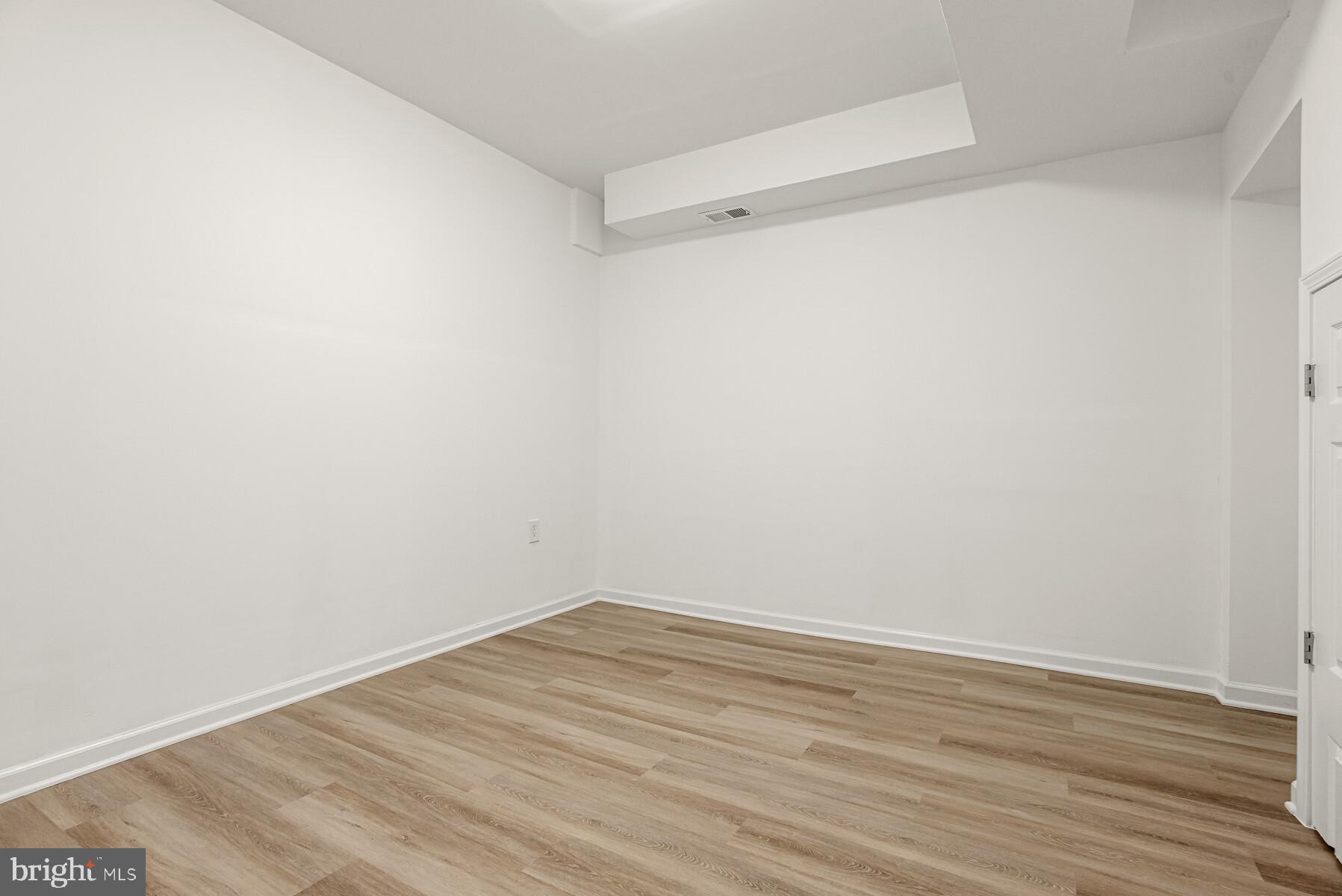 NOTTINGHAM WOODS - Residential