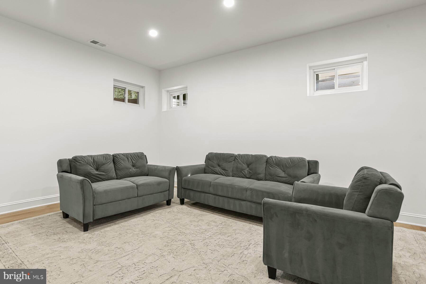 NOTTINGHAM WOODS - Residential