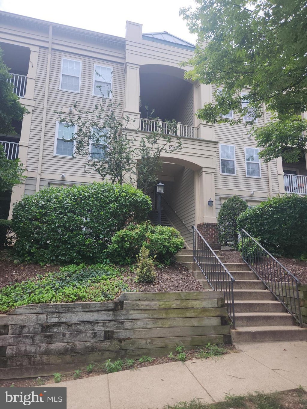 Photo of 1025 Gardenview Loop, WOODBRIDGE, VA 22191 (MLS # VAPW2126972)