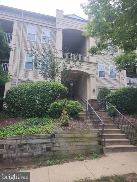 Photo of 1025 Gardenview Loop, WOODBRIDGE, VA 22191 (MLS # VAPW2126972)
