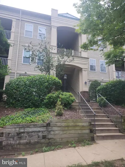 1025 Gardenview Loop Unit 303, Woodbridge, VA MLS: VAPW2126972
