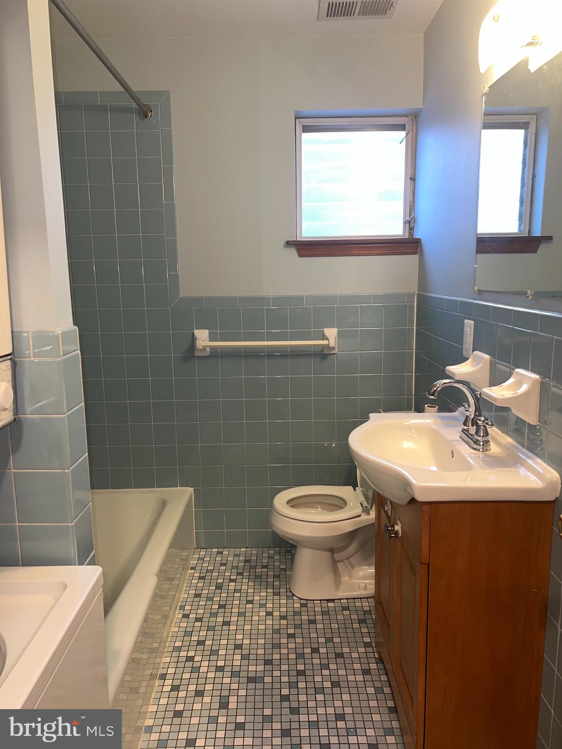 AVENUE OF THE ARTS - Residential Lease