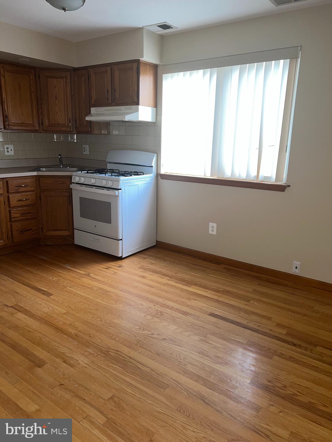 AVENUE OF THE ARTS - Residential Lease