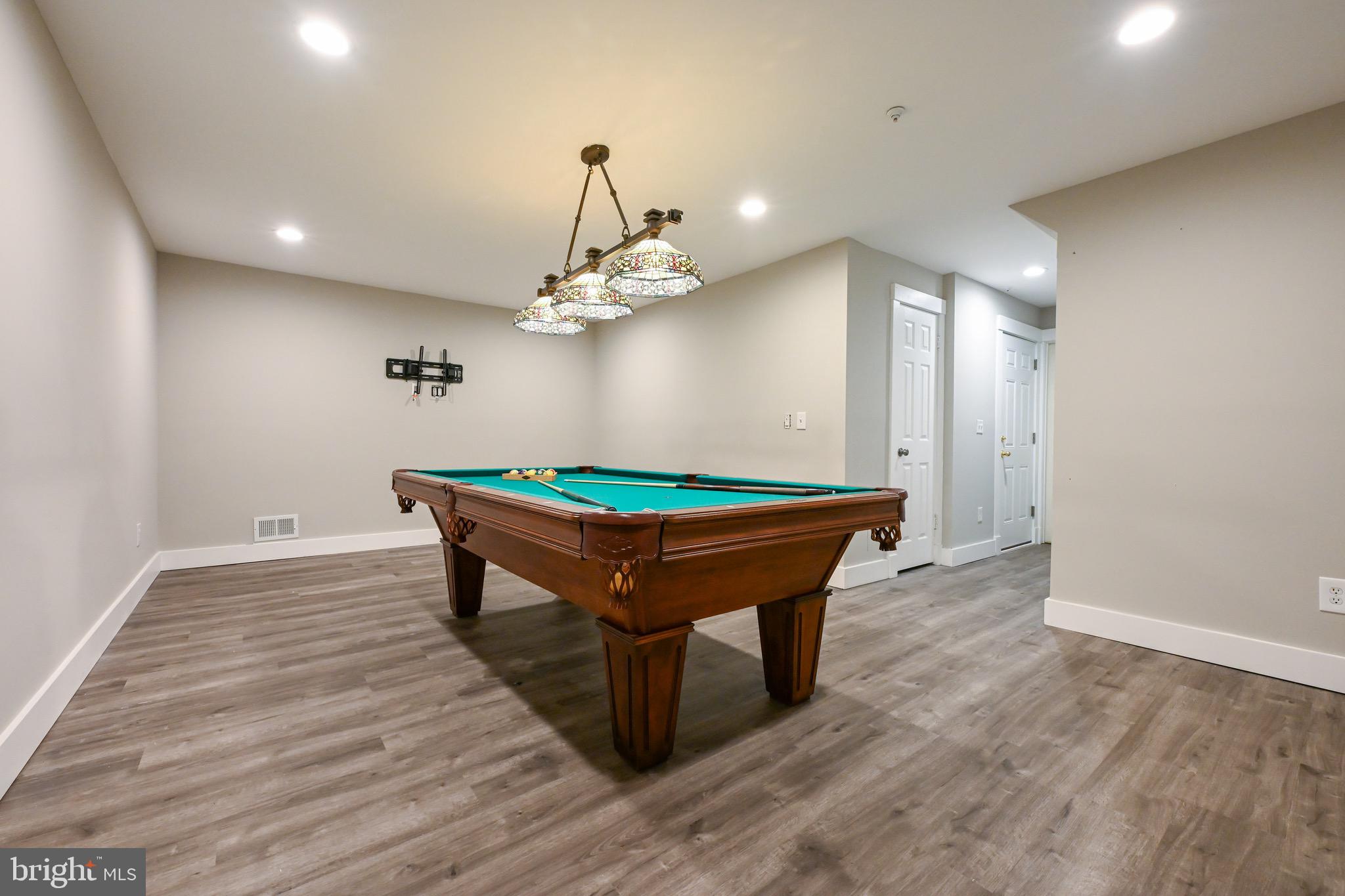 LYONS GATE - Residential