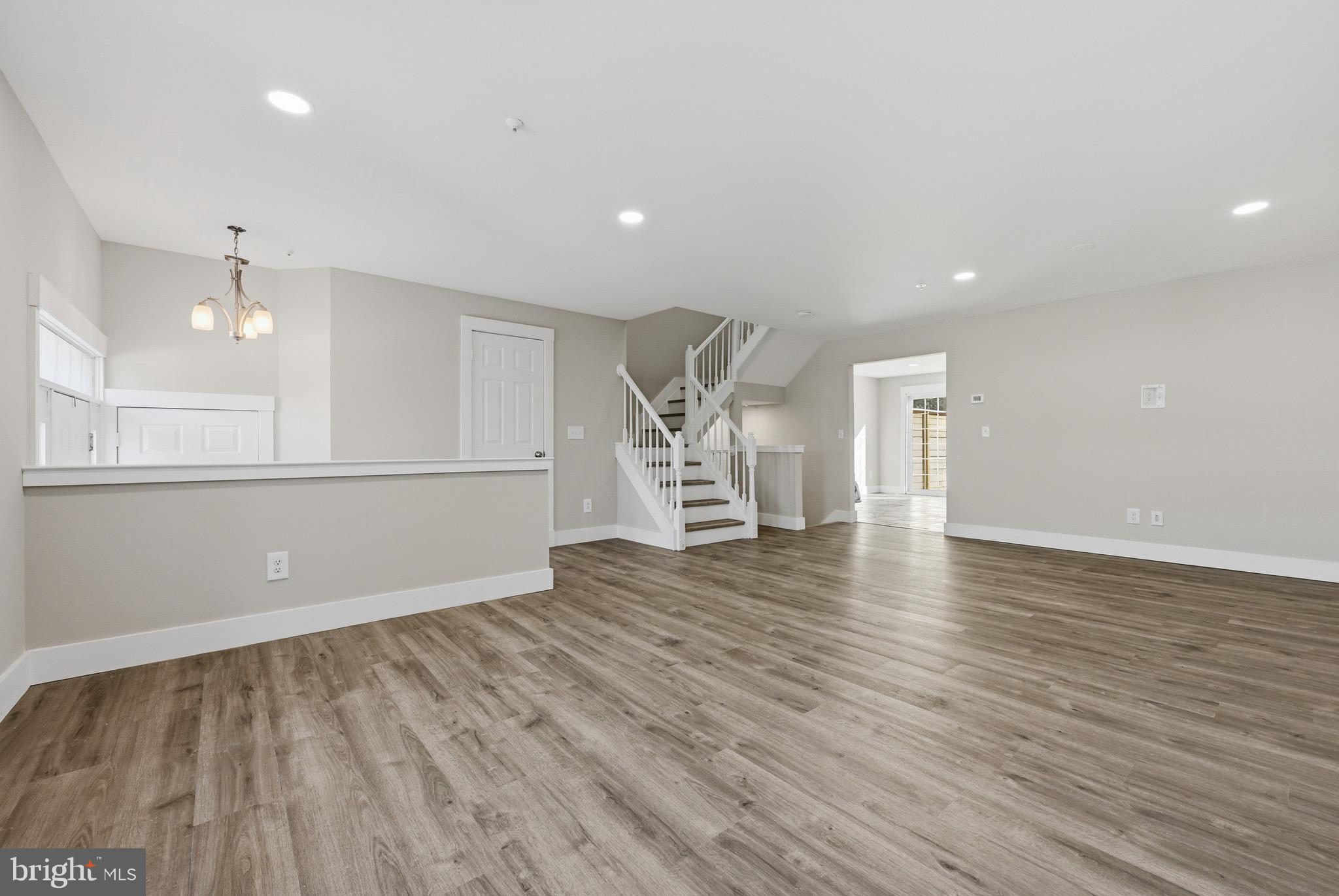 LYONS GATE - Residential