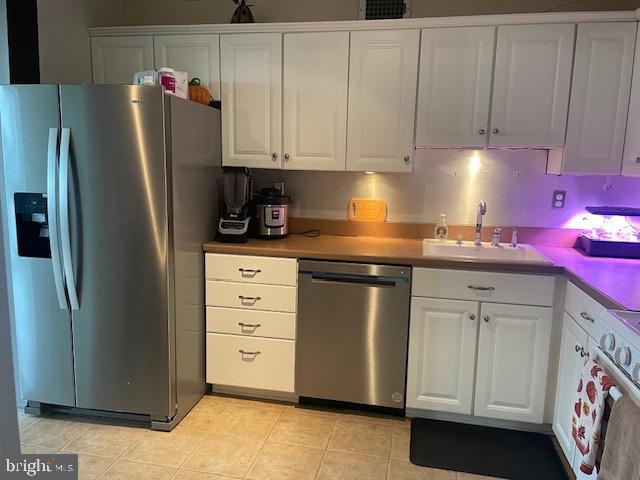 PROMENADE TOWERS - Residential Lease