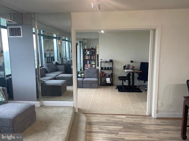 PROMENADE TOWERS - Residential Lease