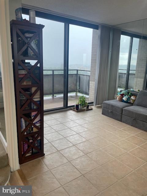 PROMENADE TOWERS - Residential Lease