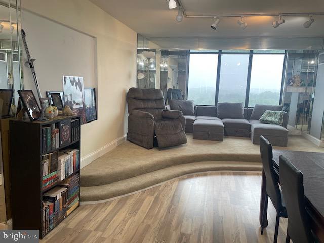 PROMENADE TOWERS - Residential Lease