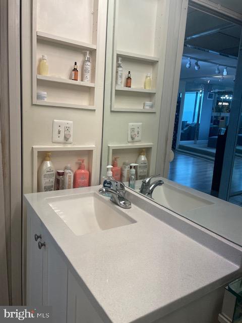 PROMENADE TOWERS - Residential Lease