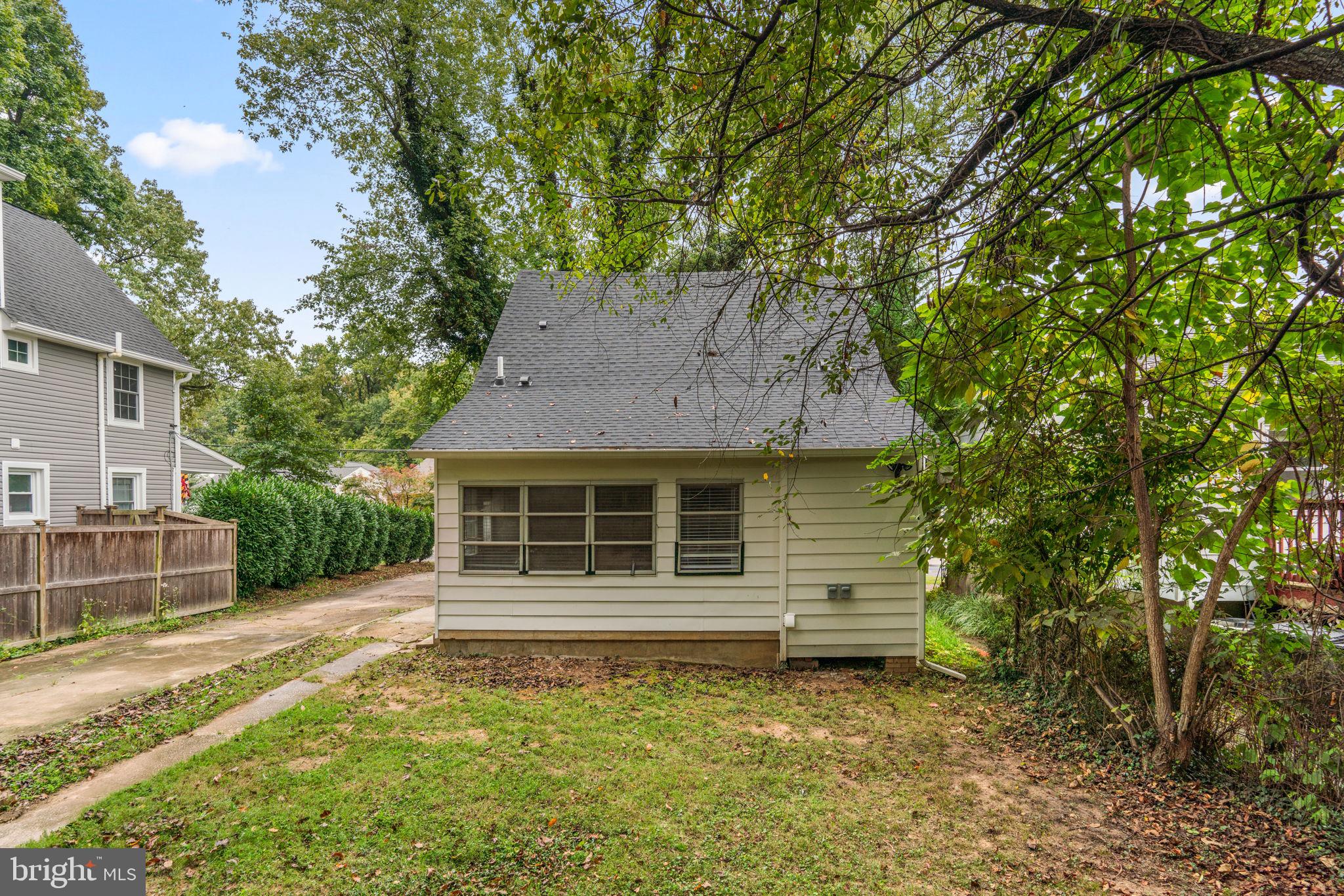 WEST END PARK - Residential Lease