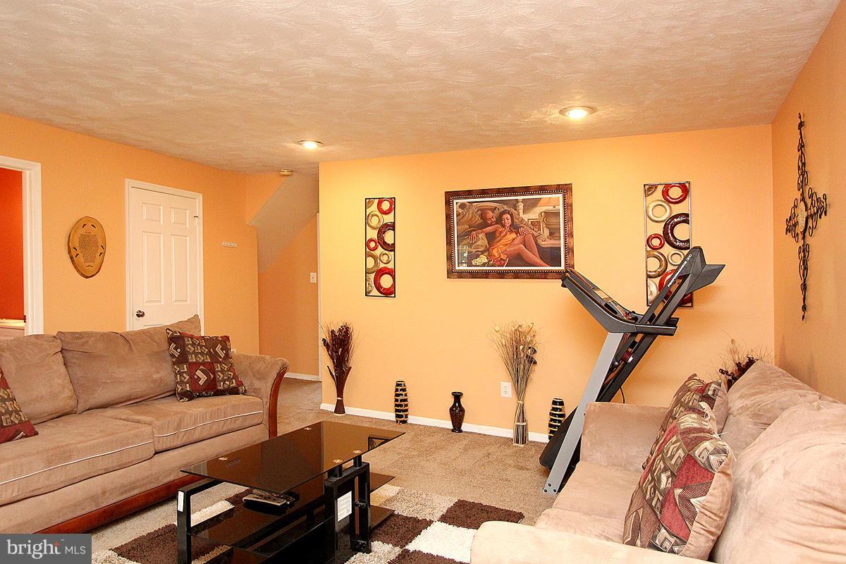 LAUREL LAKES PLAT 3 - Residential