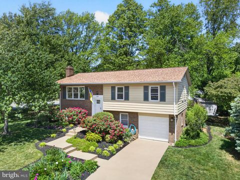 Photo of 504 Fillmore Street, HERNDON, VA 20170 (MLS # VAFX2310252)