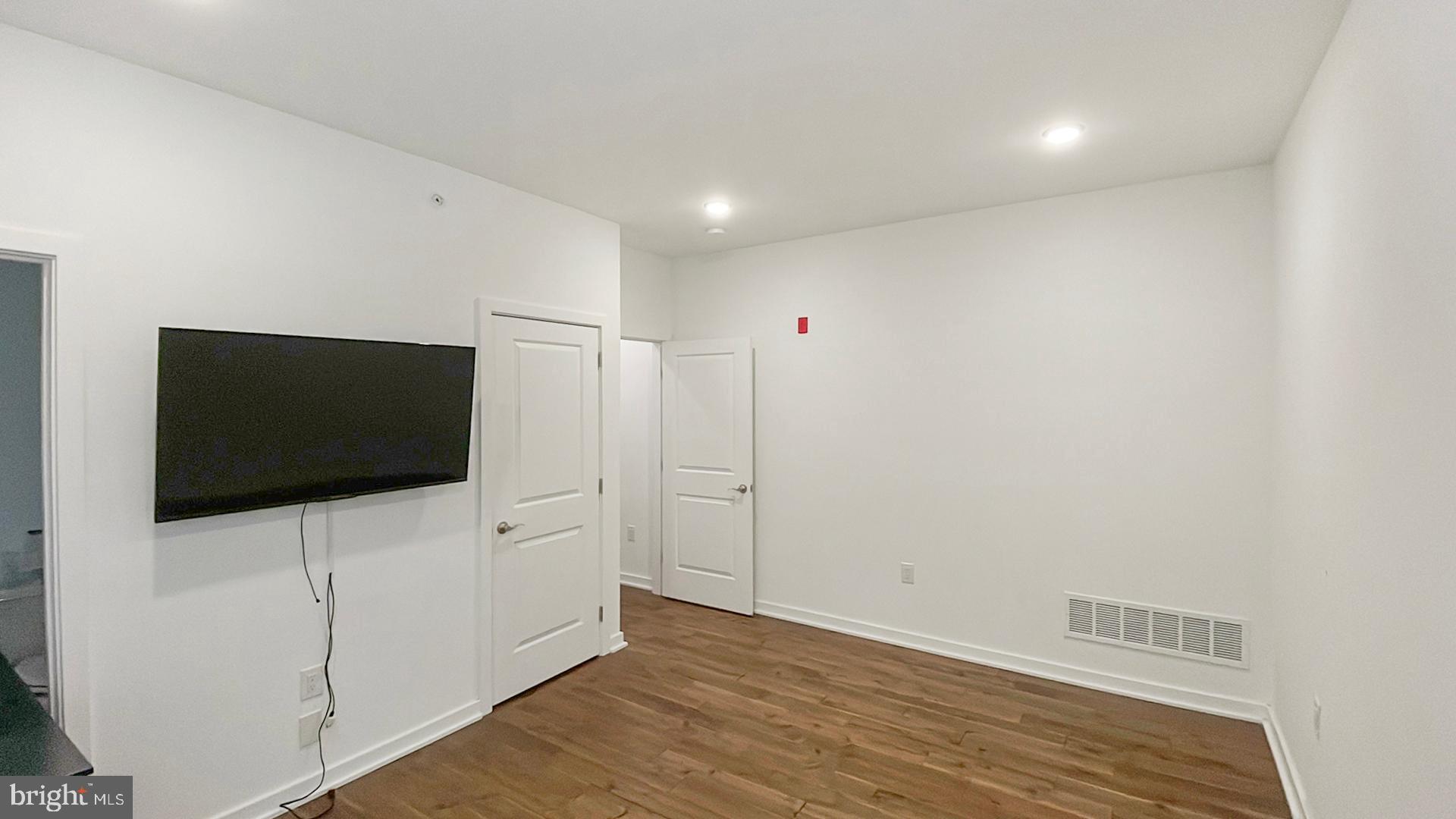 WALNUT HILL - Residential