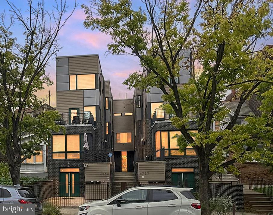 WALNUT HILL - Residential