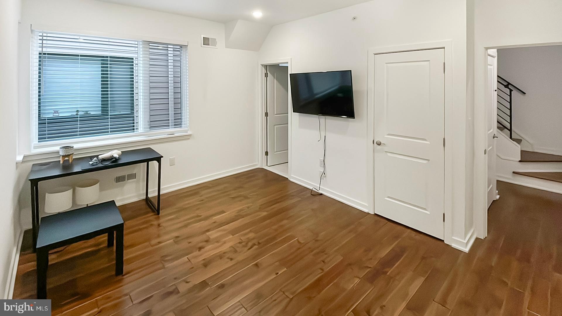 WALNUT HILL - Residential