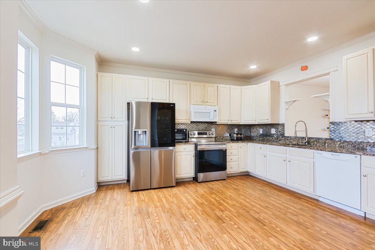 WINDSOR  MILL - Residential