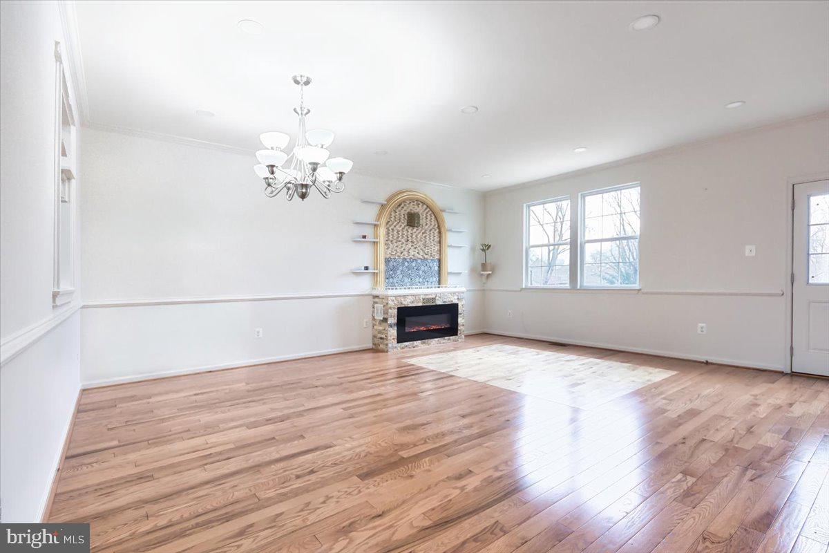 WINDSOR  MILL - Residential