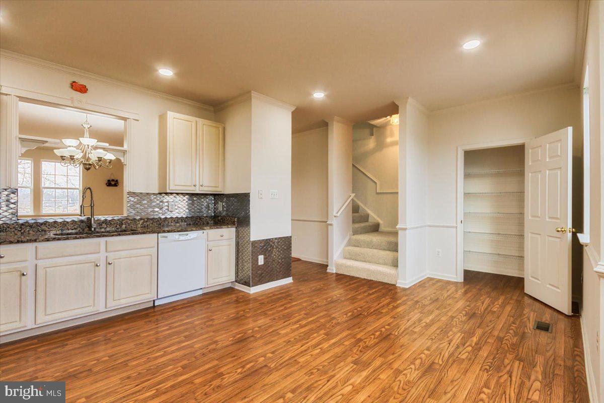 WINDSOR  MILL - Residential