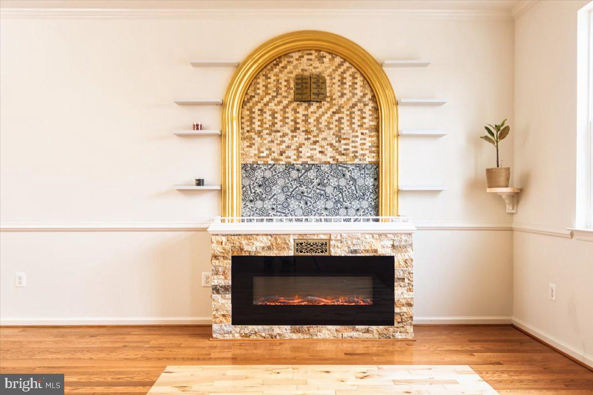 WINDSOR  MILL - Residential