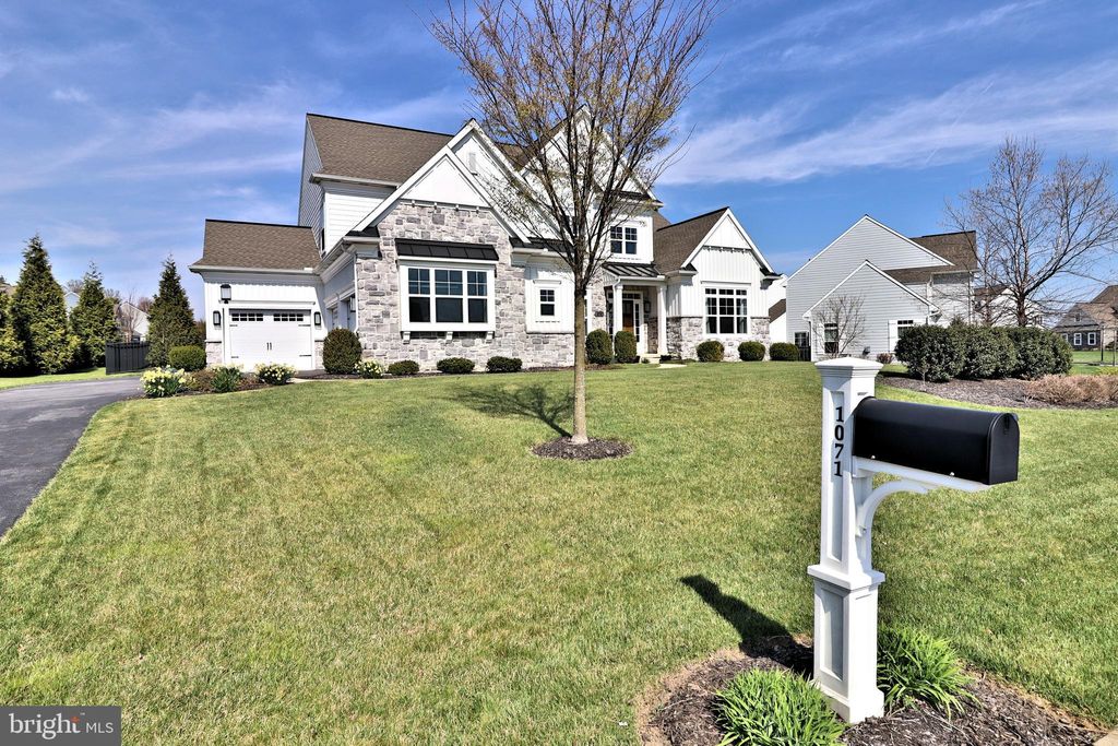 Photo of 1071 Valley Crossing Drive, LITITZ, PA 17543 (MLS # PALA2085942)