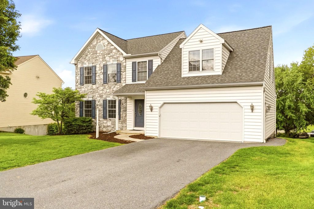 Photo of 608 Redwood Drive, LANCASTER, PA 17602 (MLS # PALA2087396)